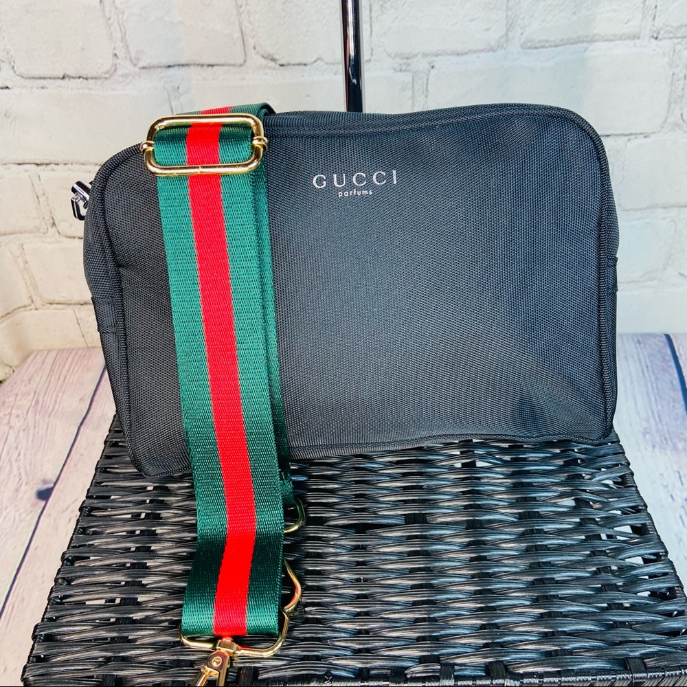 GUCCI crossbody bag from the beauty line with thick crossbody strap - Picture 2 of 12